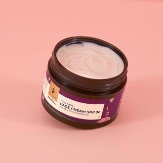 PILGRIM French Red Vine Face Cream with SPF 30 Sunscreen, Rosehip Oil & Vit C For Anti Ageing, Sun Protection PA+++, Daily Use, Dry, Oily, Combination Skin, Men & Women, 50g - Image 3